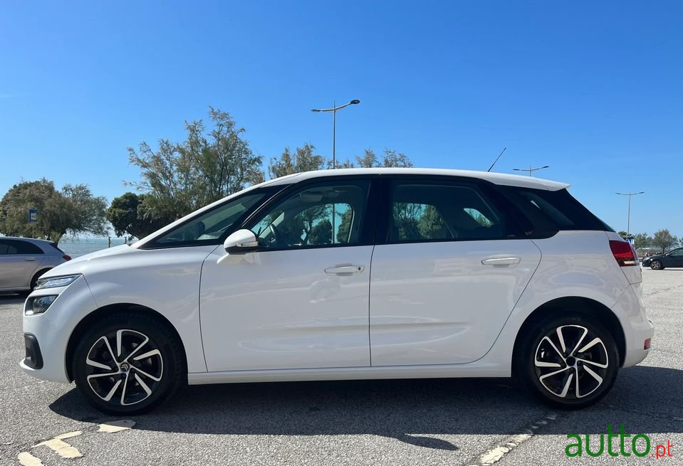 2017' Citroen C4 Picasso photo #4