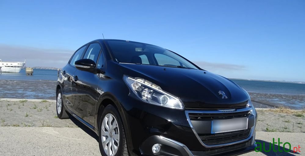 2018' Peugeot 208 1.6 Bluehdi Active photo #6