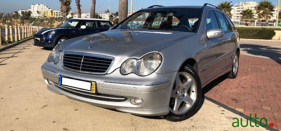 2003' Mercedes-Benz C-220 Avangard photo #2