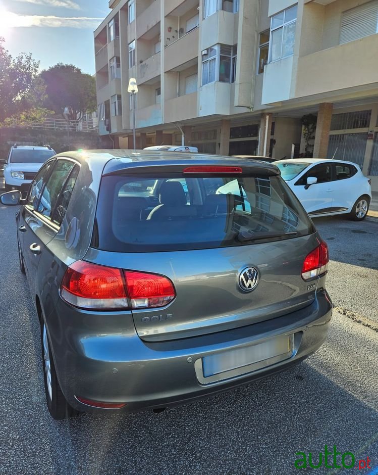 2009' Volkswagen Golf photo #3