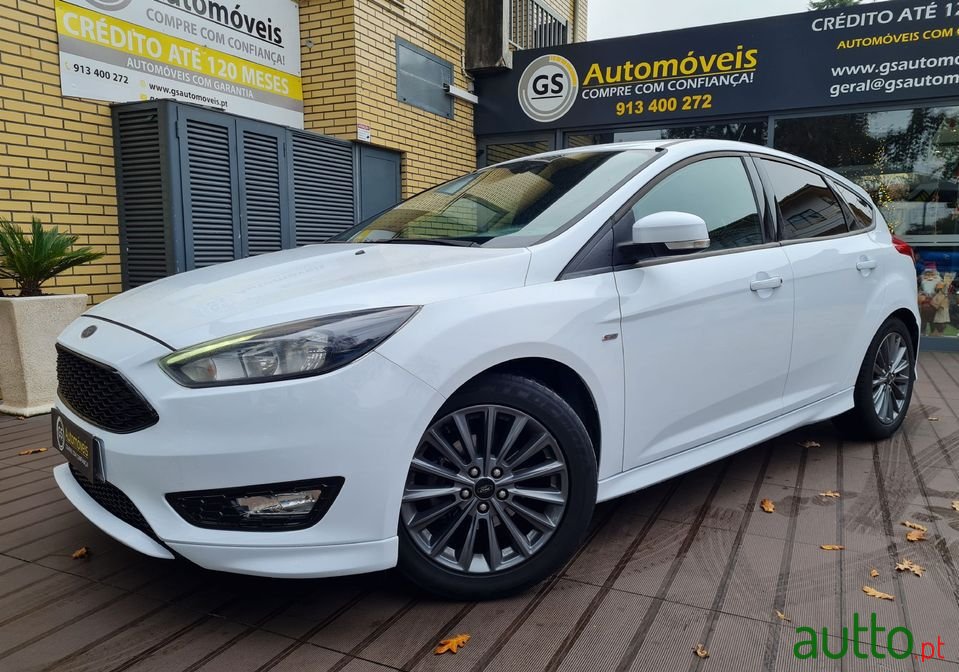 2017' Ford Focus photo #5