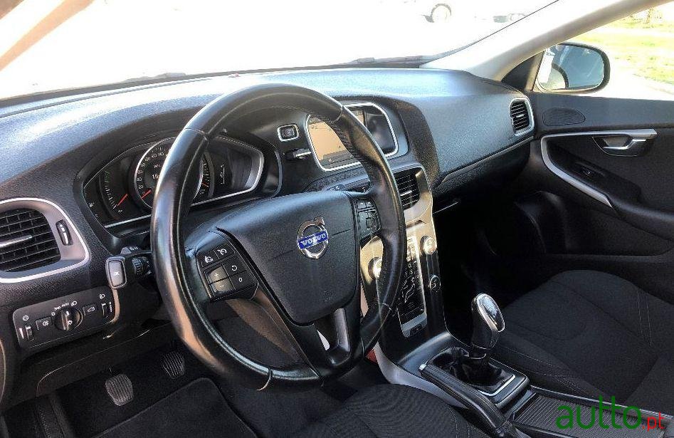 2012' Volvo V40 photo #3