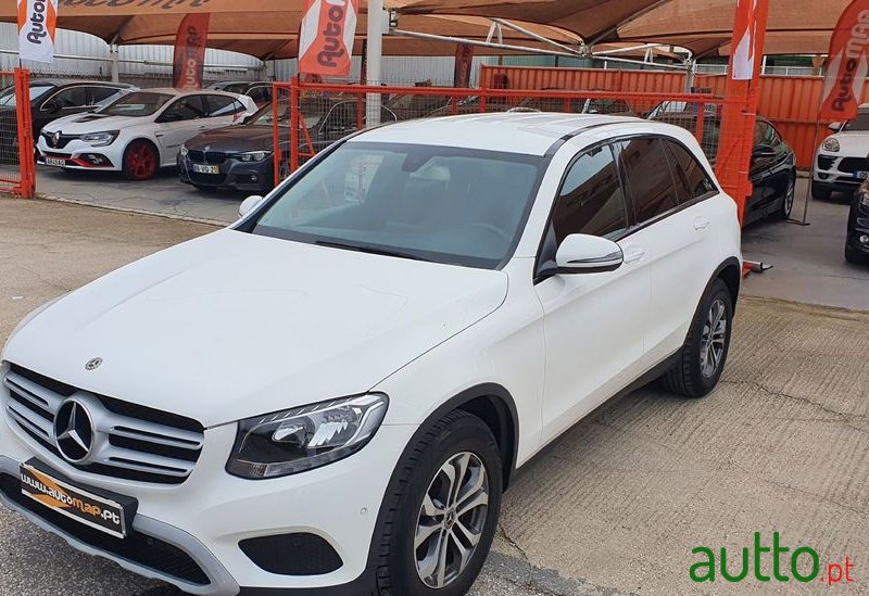 2018' Mercedes-Benz Glc-250 photo #2