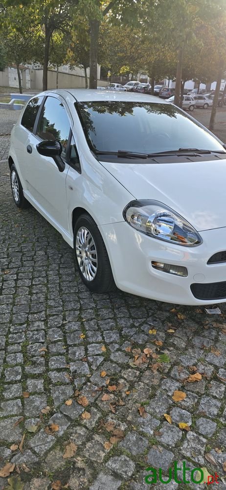 2015' Fiat Punto Evo photo #3