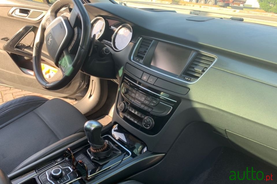 2011' Peugeot 508 Sw photo #2