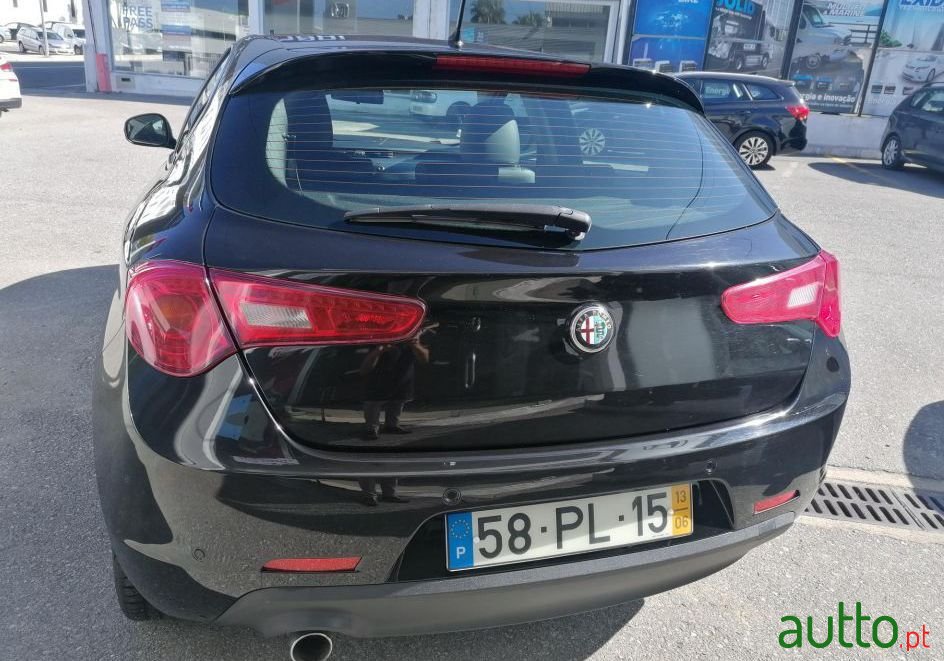 2013' Alfa Romeo Giulietta photo #1