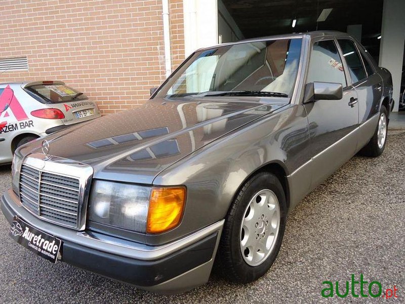 1989' Mercedes-Benz E-200 photo #2