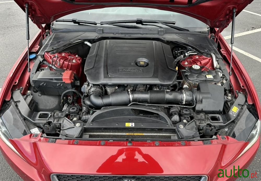 2016' Jaguar XE 20D Aut. R-Sport photo #6