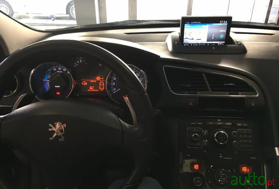 2012' Peugeot 3008 photo #6