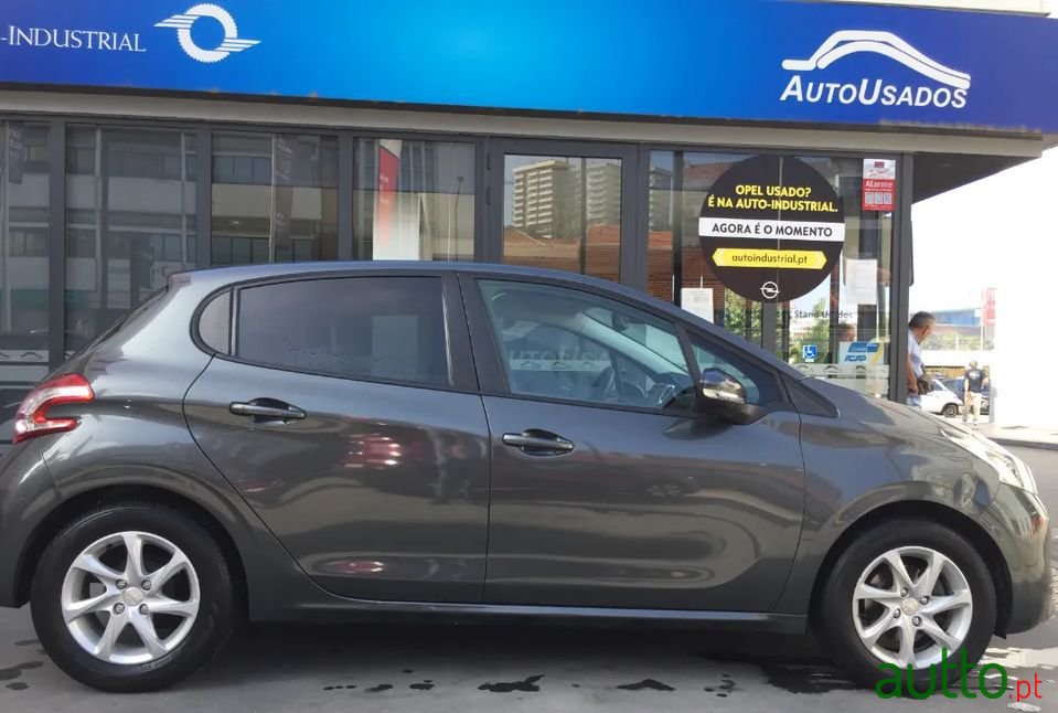 2015' Peugeot 208 photo #5