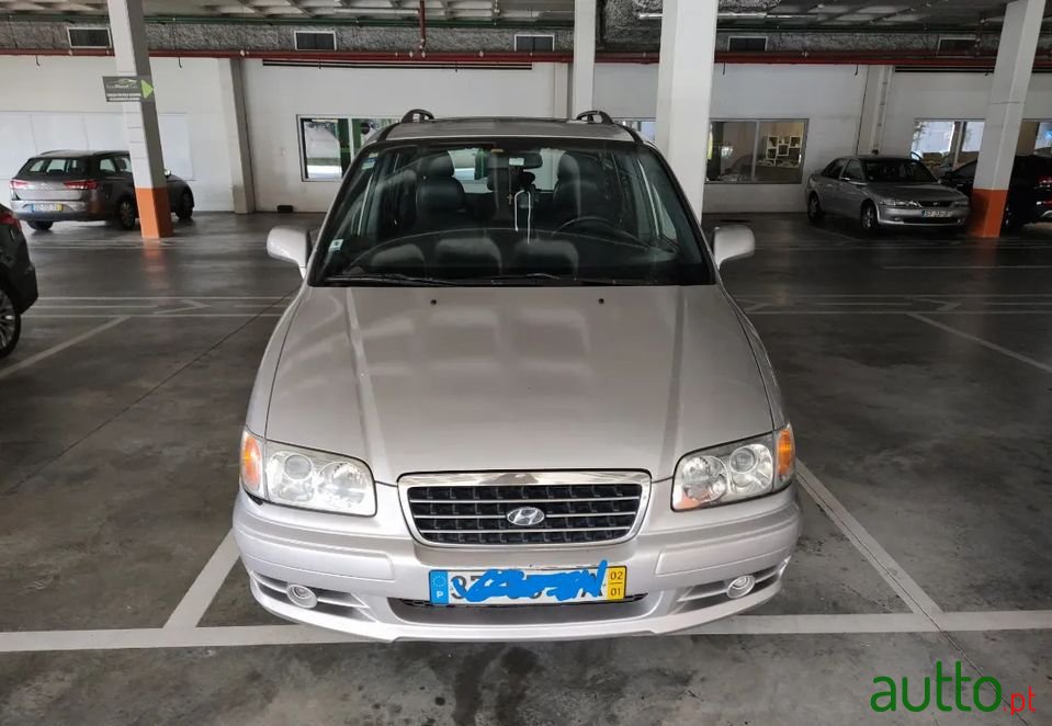 2002' Hyundai Trajet photo #3