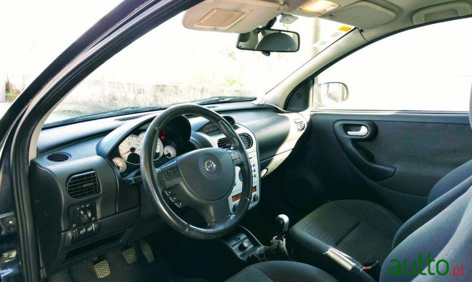 2004' Opel Corsa photo #2