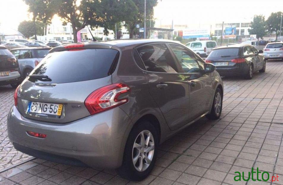 2012' Peugeot 208 1.2 Vti Active photo #2