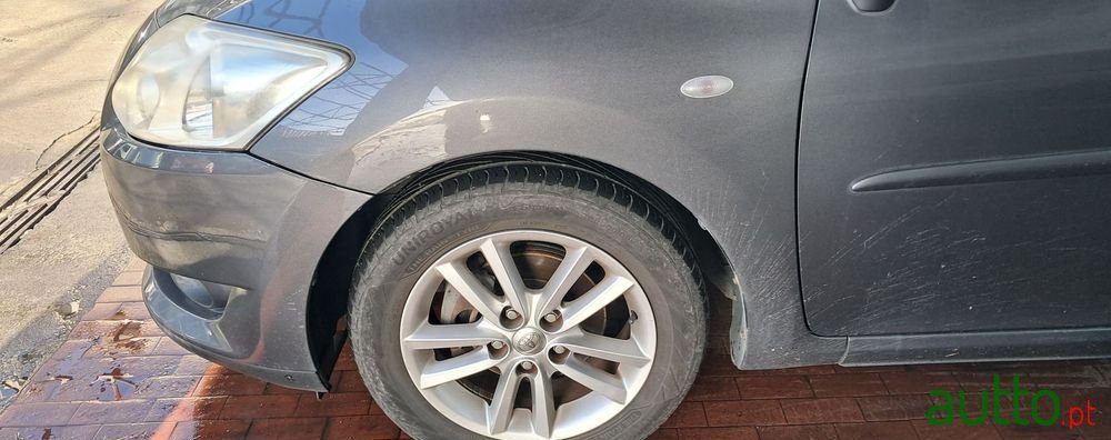 2009' Toyota Auris 1.33 Vvt-I photo #1