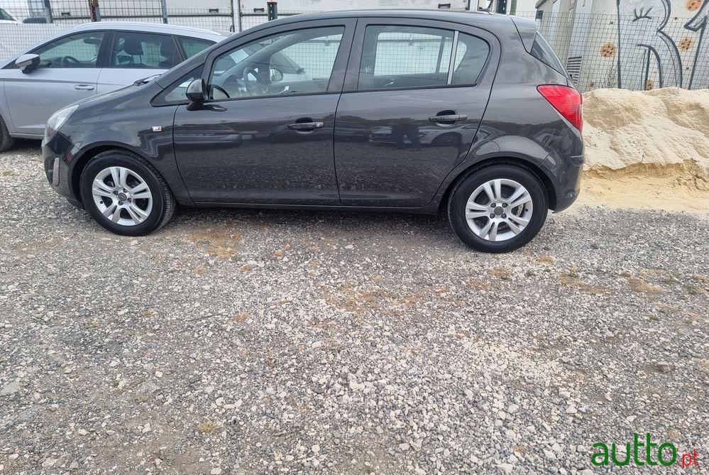 2014' Opel Corsa photo #5