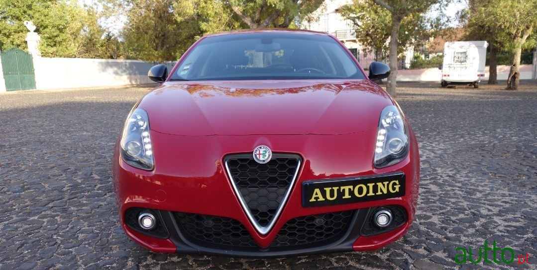2017' Alfa Romeo Giulietta photo #3