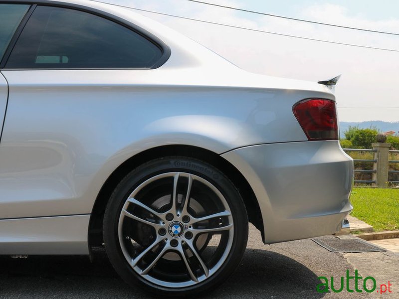 2011' BMW 118 photo #4