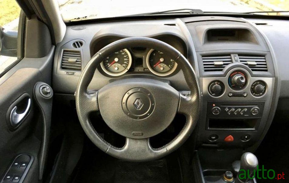2004' Renault Megane Break photo #2