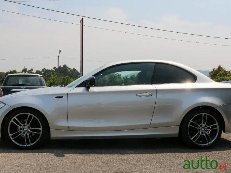 2011' BMW 118 photo #5