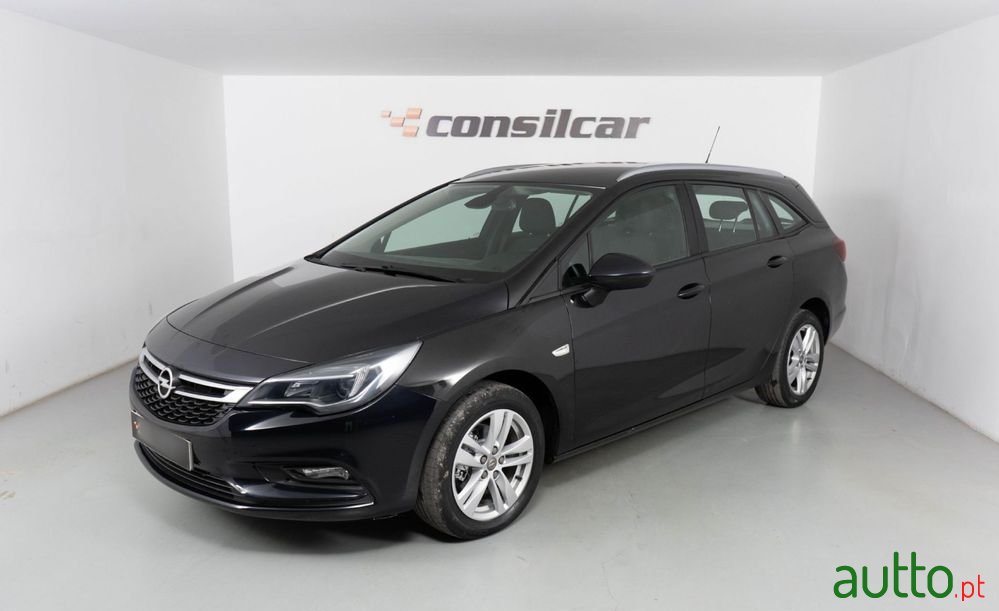 2018' Opel Astra Sports Tourer photo #1