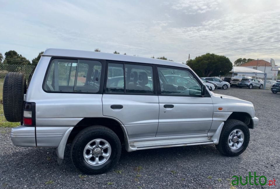1998' Mitsubishi Pajero photo #2