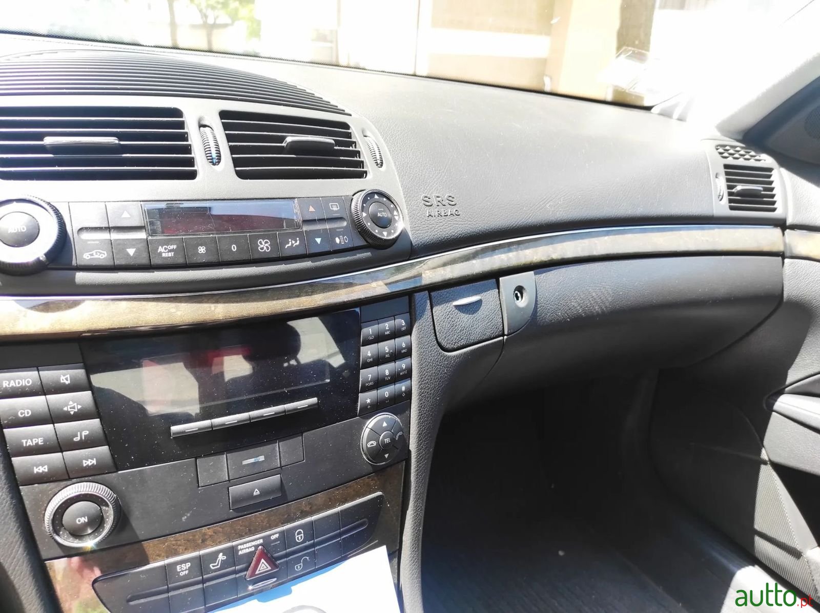 2002' Mercedes-Benz E-220 photo #2