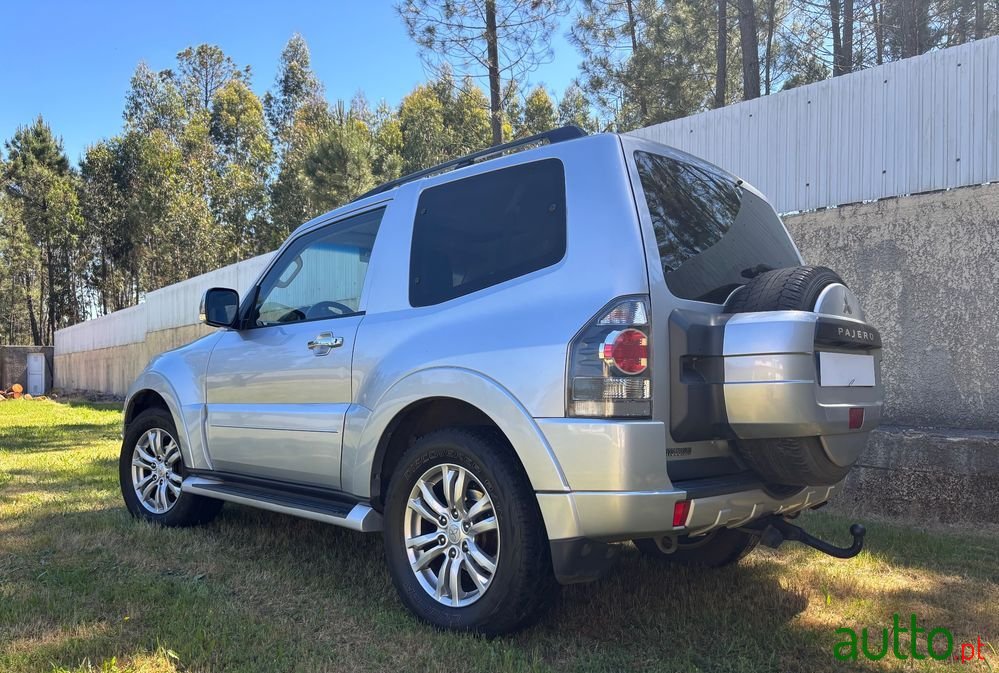 2014' Mitsubishi Pajero photo #3