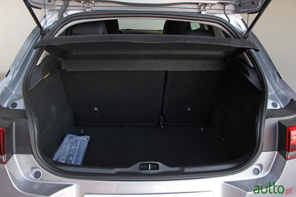 2019' Citroen C4 Cactus photo #6