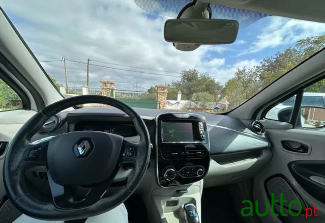 2015' Renault Zoe photo #3