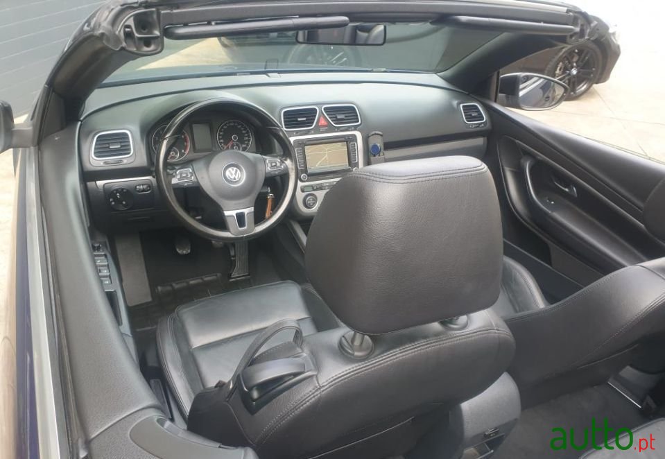 2009' Volkswagen Eos photo #3