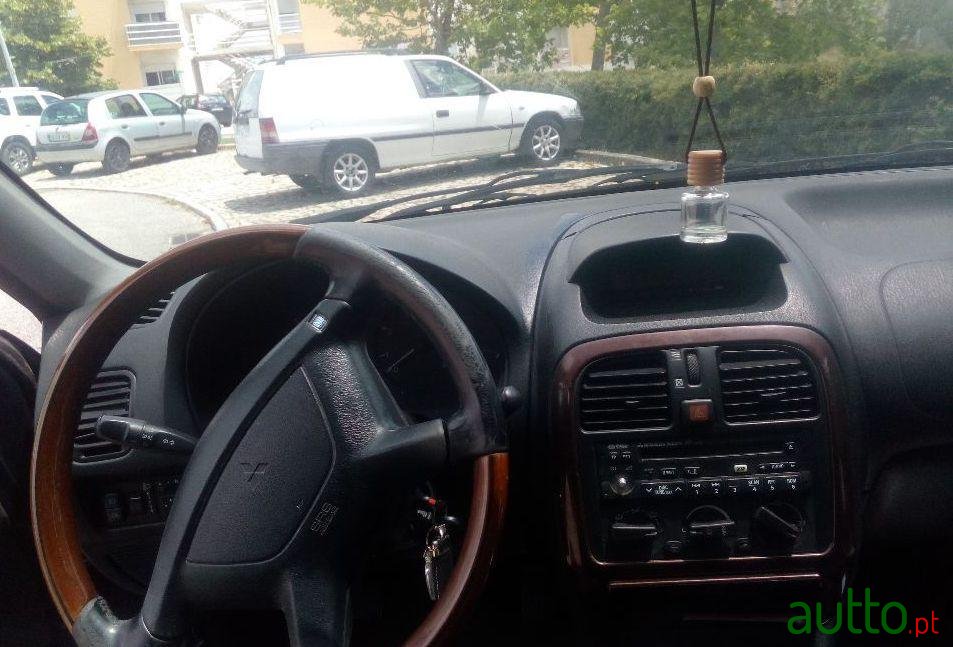 2000' Mitsubishi Carisma photo #1