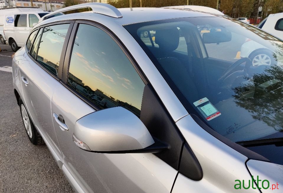 2014' Renault Megane Sport Tourer photo #5