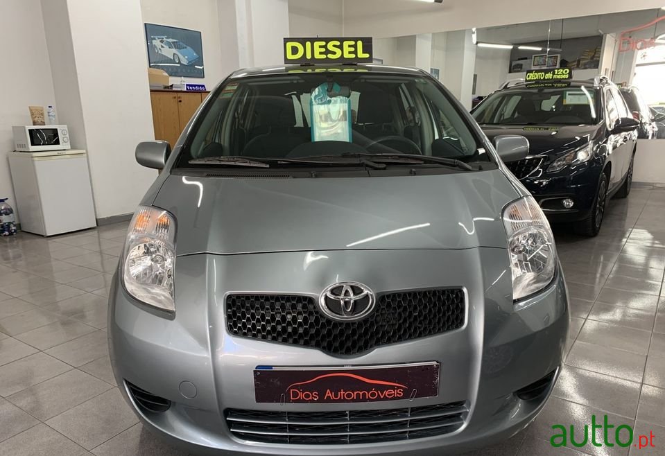 2006' Toyota Yaris photo #2