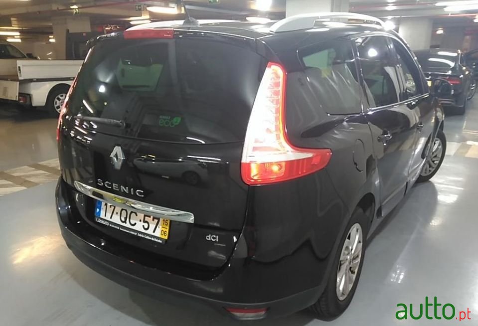 2015' Renault Grand Scenic photo #2