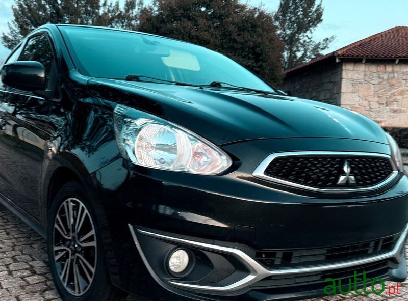 2017' Mitsubishi Space Star photo #5