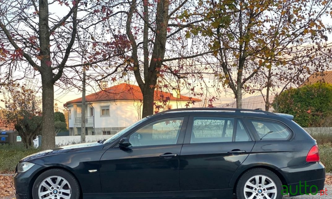 2008' BMW 318 photo #2