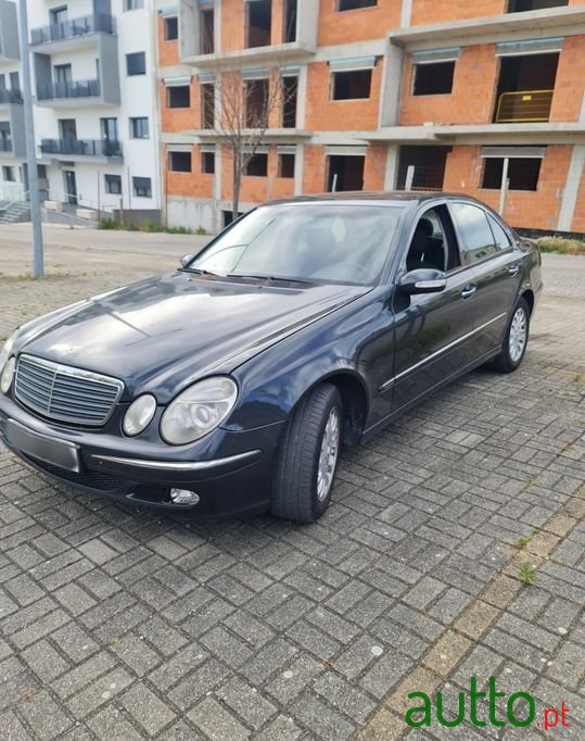 2002' Mercedes-Benz E-270 photo #1