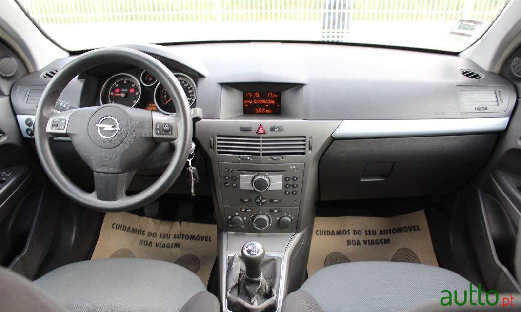 2005' Opel Astra 1.3 Cdti Enjoy photo #2