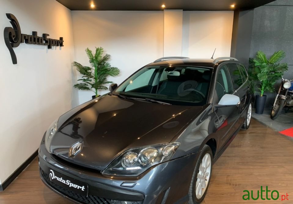 2010' Renault Laguna photo #3