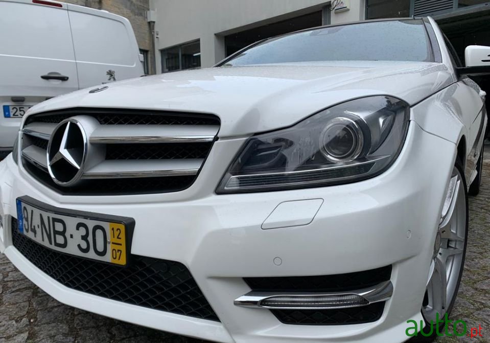 2012' Mercedes-Benz C-250 photo #3