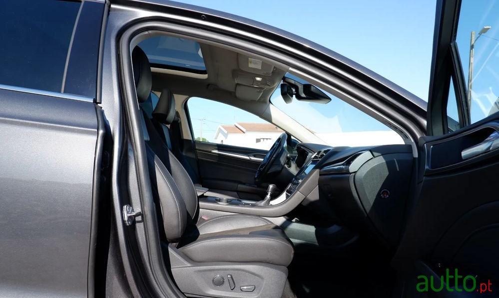 2017' Ford Mondeo photo #5