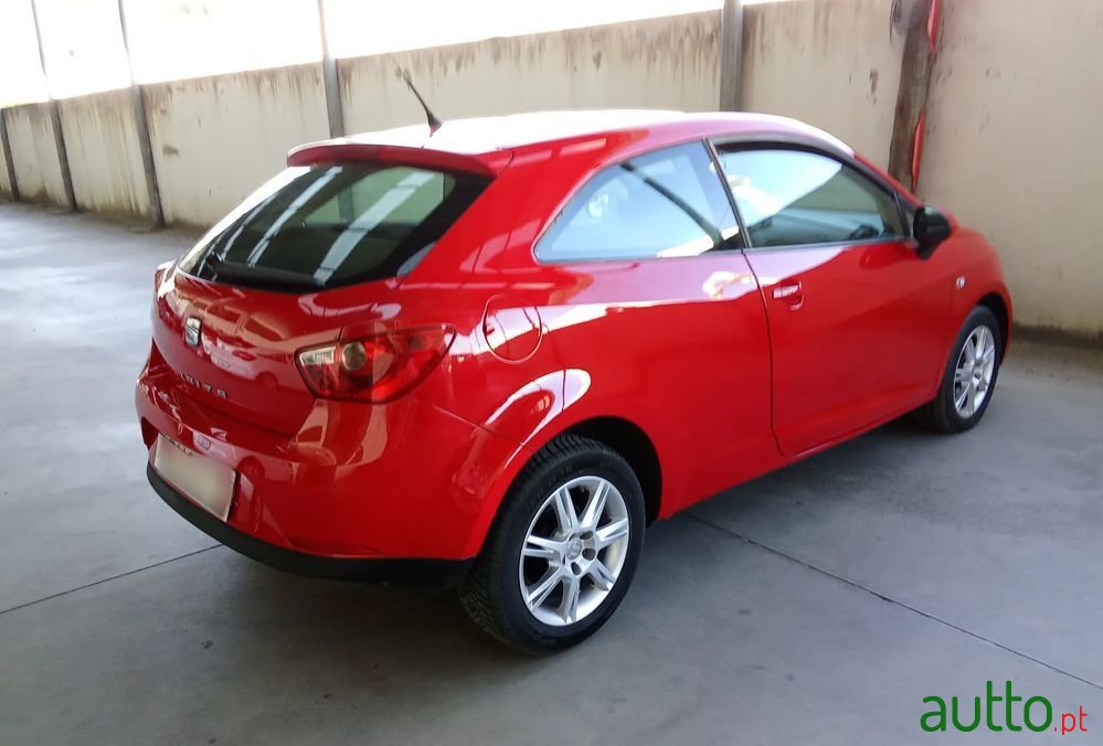 2011' SEAT Ibiza photo #3