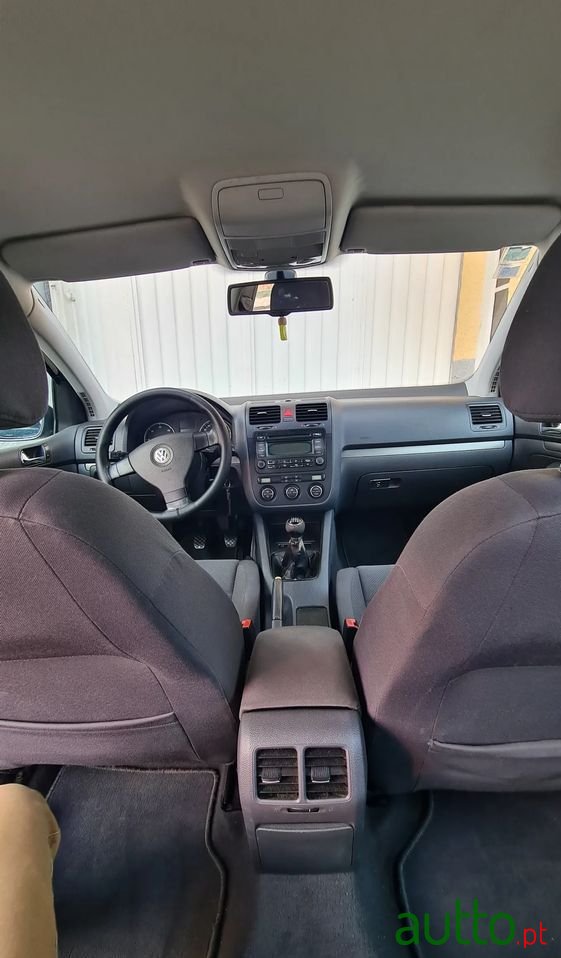 2005' Volkswagen Golf photo #6