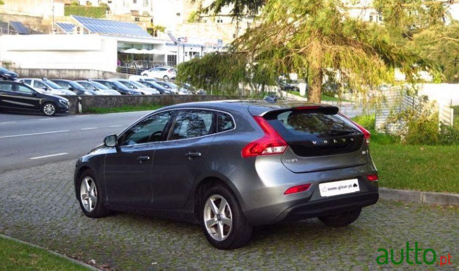 2015' Volvo V40 photo #2