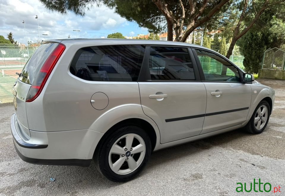 2007' Ford Focus Sw photo #2