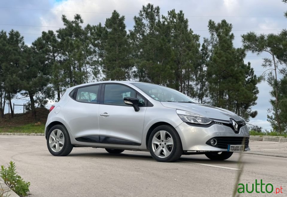 2013' Renault Clio photo #4