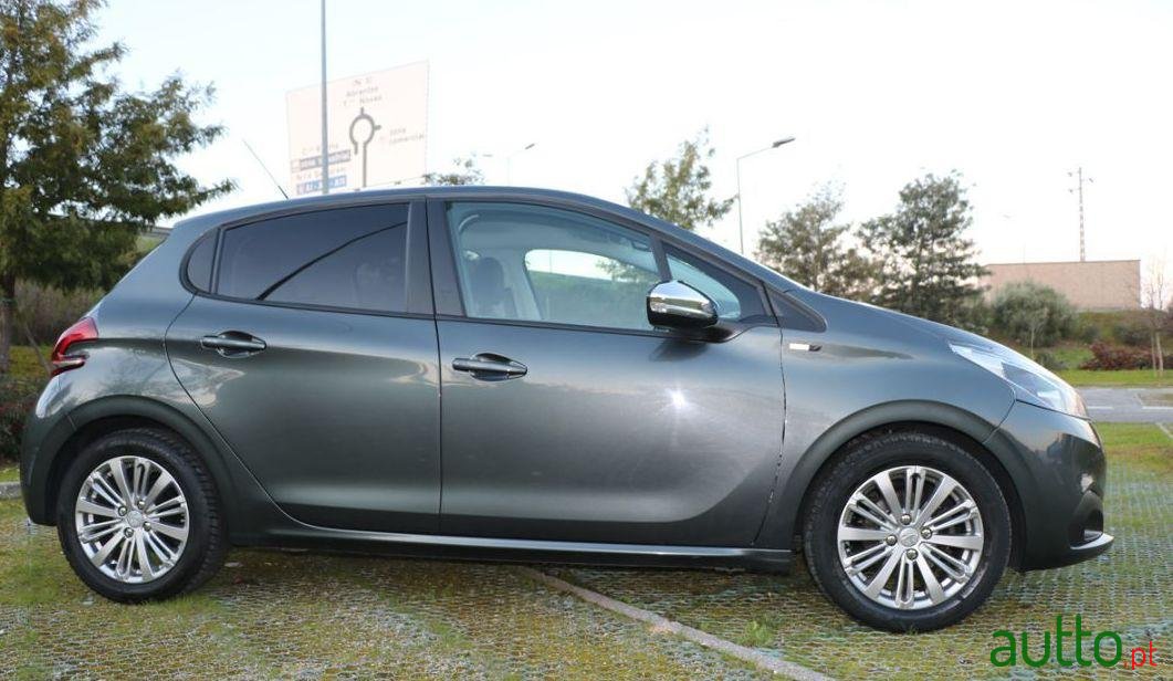 2017' Peugeot 208 photo #2