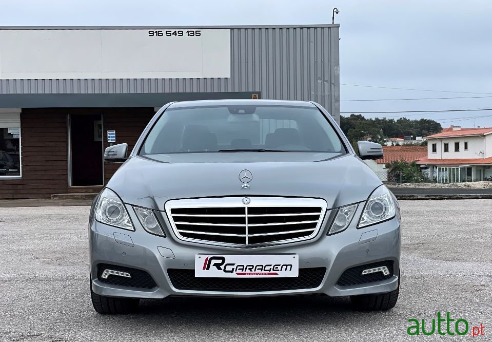 2009' Mercedes-Benz E-250 photo #2