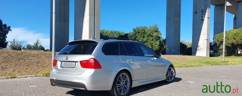 2009' BMW 320 D Touring photo #3