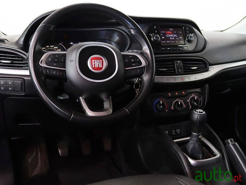 2018' Fiat Tipo Station Wagon photo #6